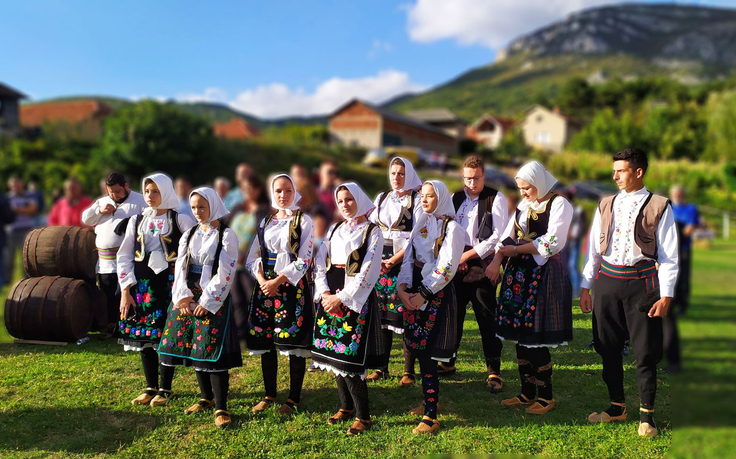 https://bleisuredmc.com/sites/default/files/serbian-folk-costume-nosnja_0.jpg